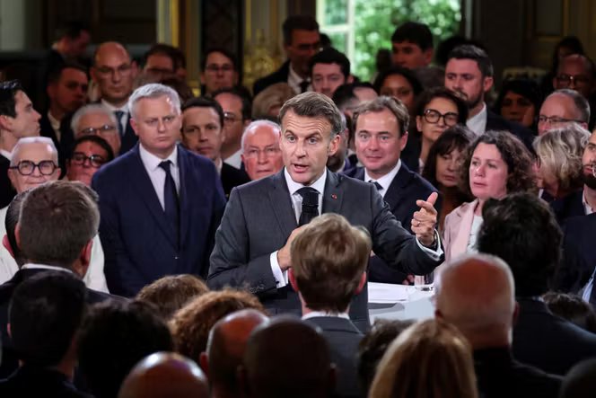 Emmanuel Macron prononce un discours, à l’Elysée, à Paris, le 16 avril 2026.  