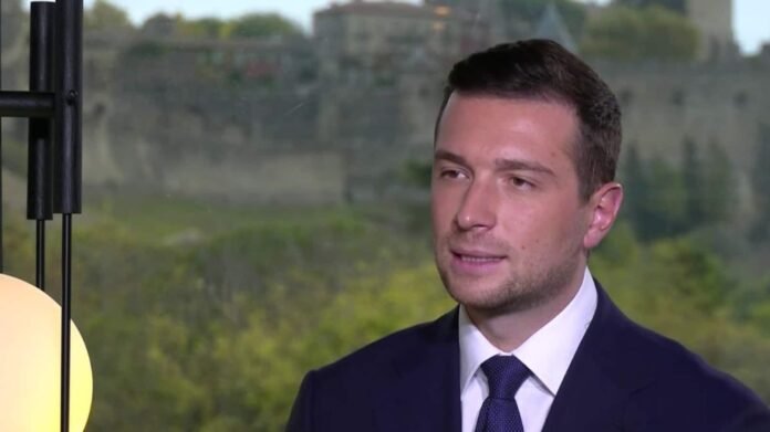 "Ça ne marche pas" : Jordan Bardella ne sera jamais prince en cas de mariage avec Maria Carolina Bourbon des Deux-Siciles, Stéphane Bern catégorique