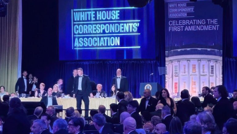 "Coup monté" : les théories du complot explosent après les tirs au gala de la presse à Washington