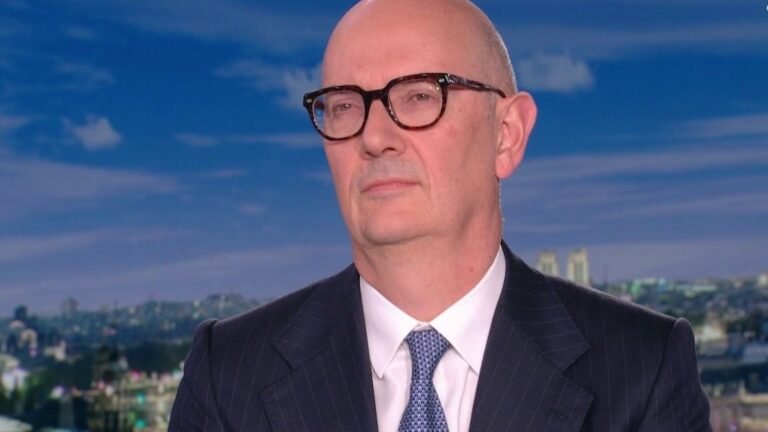 "Nous ne souhaitons pas qu'il y ait des impôts supplémentaires" : comment Roland Lescure compte-t-il financer l'aide aux "grands rouleurs" ?
