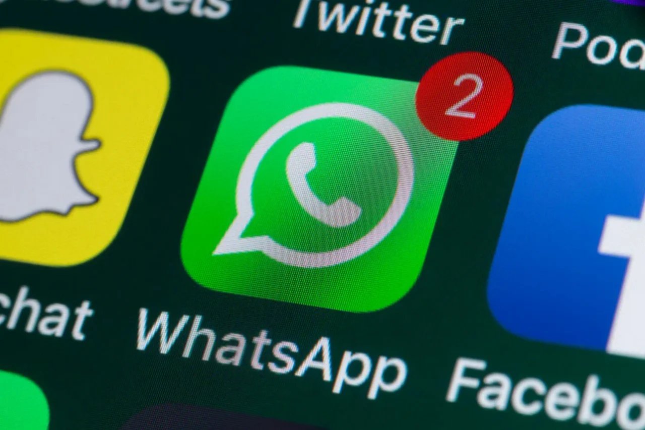 Application WhatsApp sur smartphone