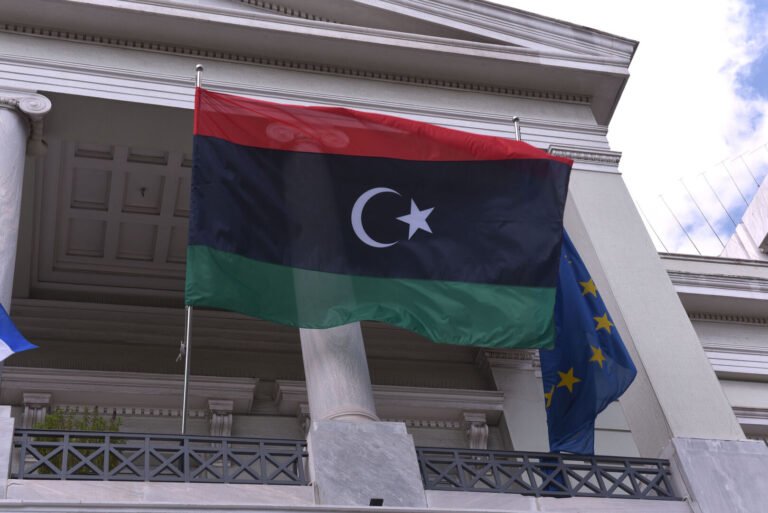 ليبيا واليونان تبحثان ترسيم الحدود البحرية وسط جدل إقليمي حول الاتفاقية التركية
