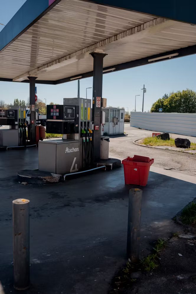 Une station-service Auchan à Louvres (Val-d’Oise), le 8 avril 2026.