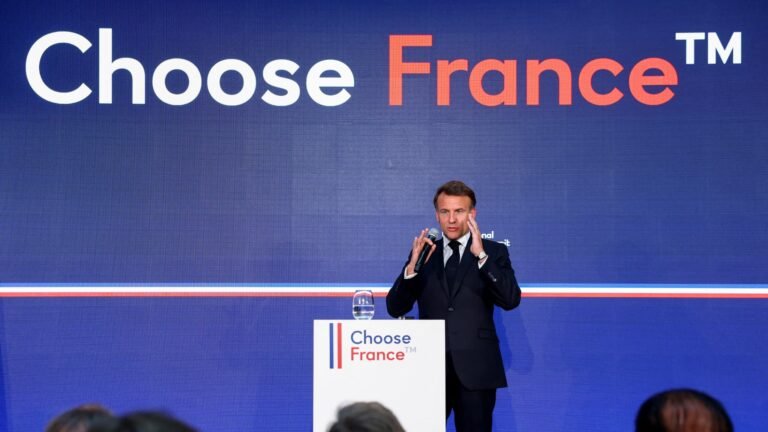 A la veille du neuvième sommet Choose France, le bilan de la réindustrialisation reste en question (l'industrie pèse 10% du PIB)
