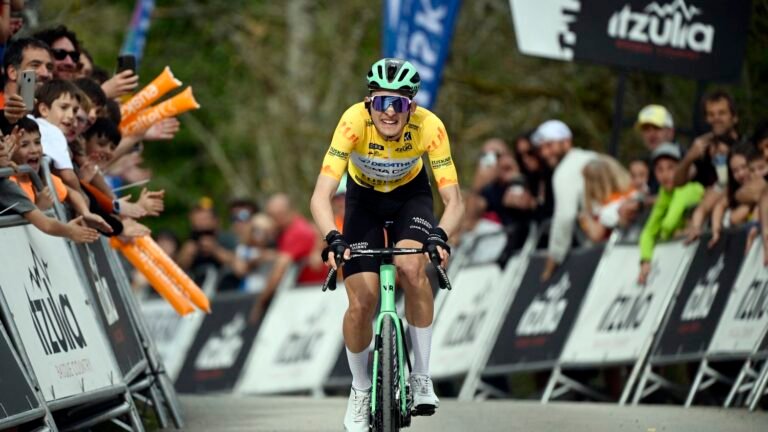 Apprendre à courir en peloton de Grand Tour, pression, sollicitations… Quels pièges pour Paul Seixas sur sa découverte du Tour de France ?