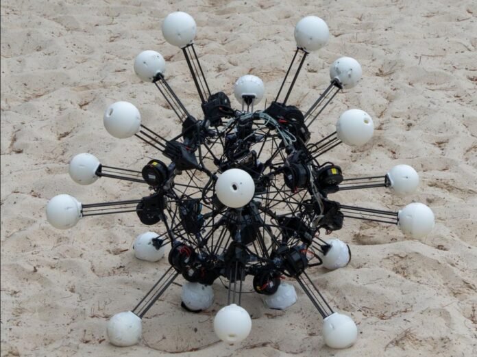 Argus, un robot en forme d'oursin capable d'escalader un mur Argus, un robot en forme d'oursin capable d'escalader un mur