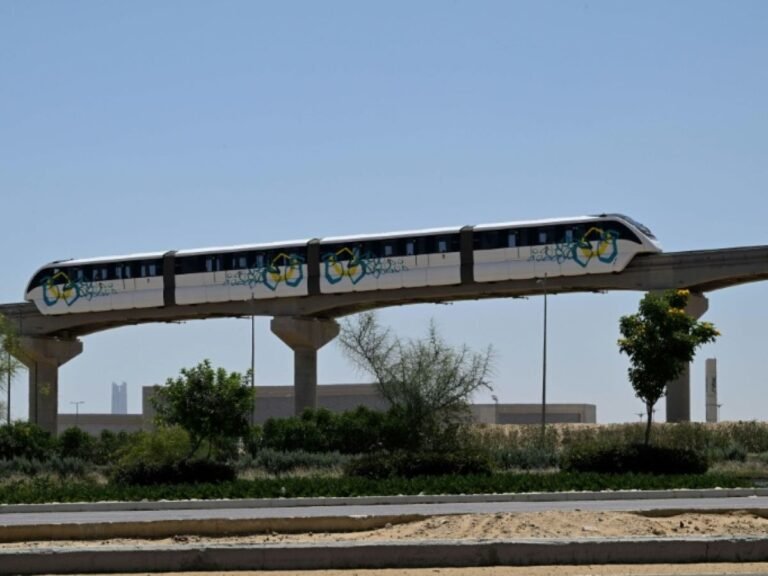 Au Caire, le pari du monorail pour désengorger une mégapole asphyxiée