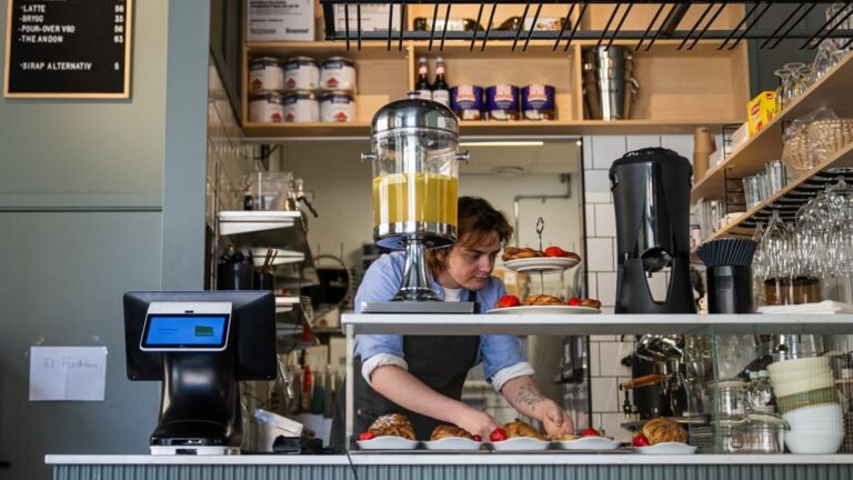 C'est elle la boss: l'IA recrute, fixe les salaires, élabore le menu, trouve les fournisseurs… Ce café de Stockholm est entièrement dirigé par une intelligence artificielle (mais il y a des ratés)