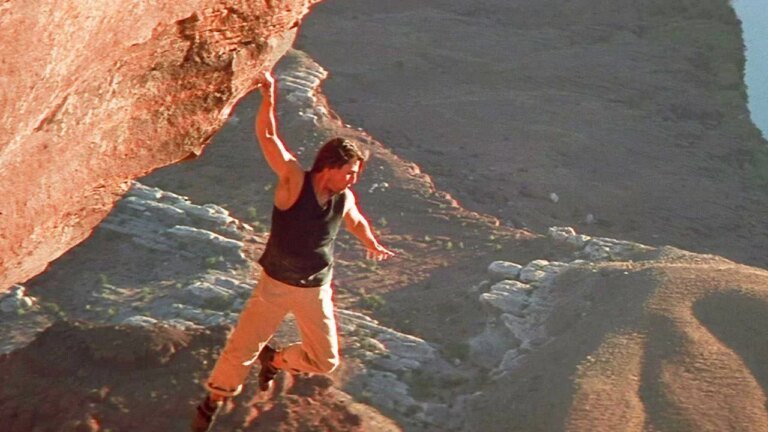 Ce sont les 3 meilleures minutes de Mission Impossible 2 ! 26 ans après, l'une des scènes les plus physiques de Tom Cruise reste toujours aussi vertigineuse