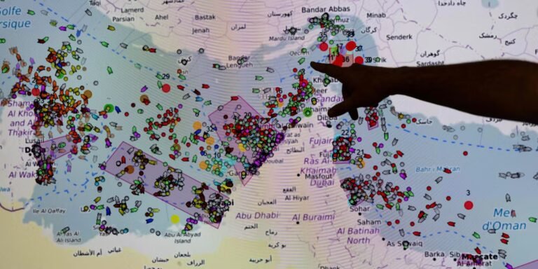 EN DIRECT, guerre au Moyen-Orient : la marine britannique alerte sur une « crise humanitaire imminente » dans le détroit d’Ormuz