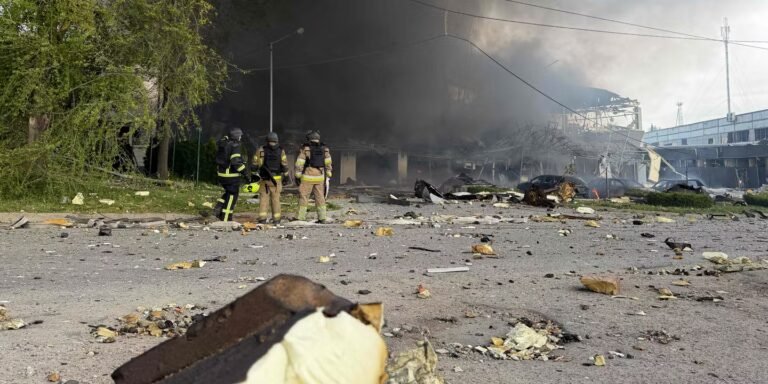 EN DIRECT, guerre en Ukraine : douze morts lors d’une attaque russe à Zaporijia, quatre morts à Kramatorsk