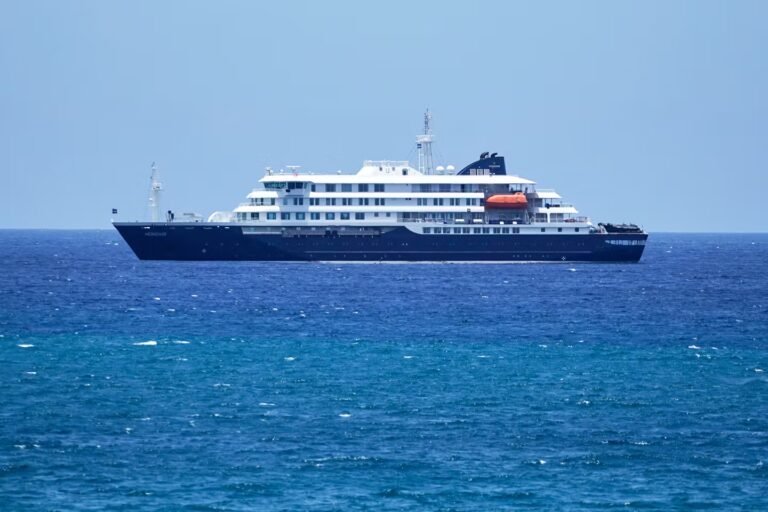 Hantavirus sur un bateau de croisière : l’OMS recherche les passagers d’un vol Sainte-Hélène – Johannesburg après la mort d’une croisiériste