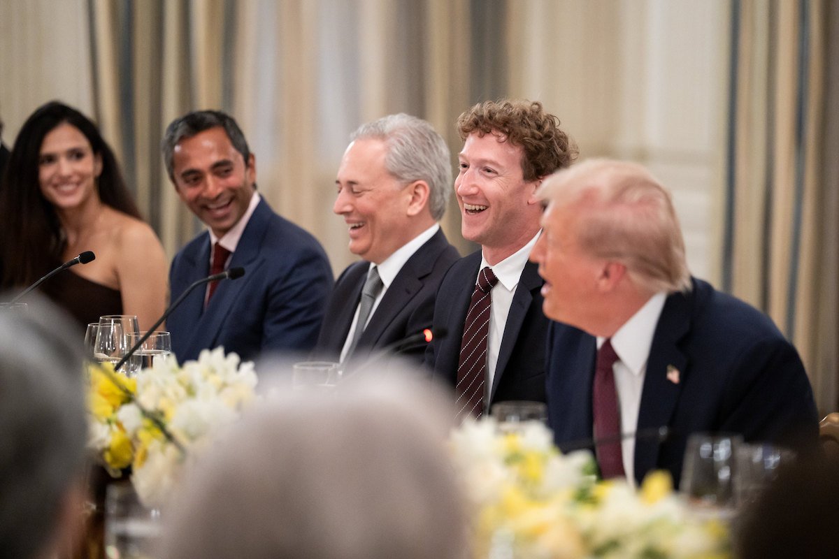 IA : aux États-Unis, auteurs et éditeurs portent plainte contre Meta et Mark Zuckerberg