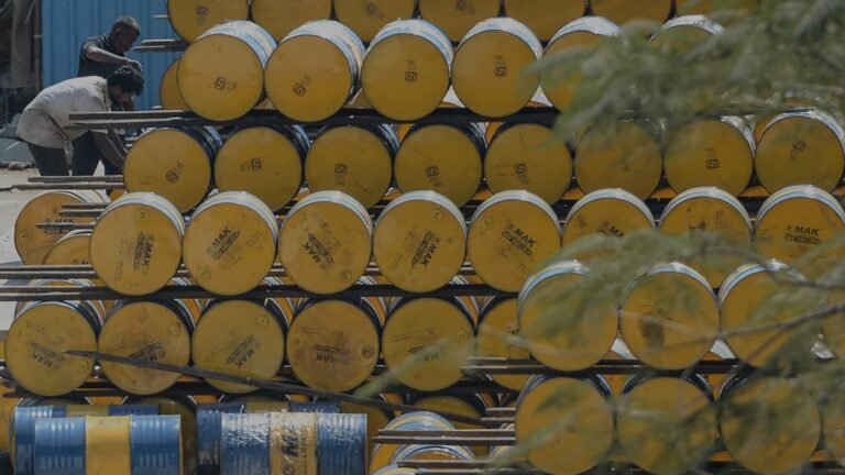 Il pourrait y avoir une pénurie de pétrole cet été si le détroit d'Ormuz n'est pas rouvert: le FMI et la Banque mondiale alertent sur "un risque accru en termes de sécurité énergétique"