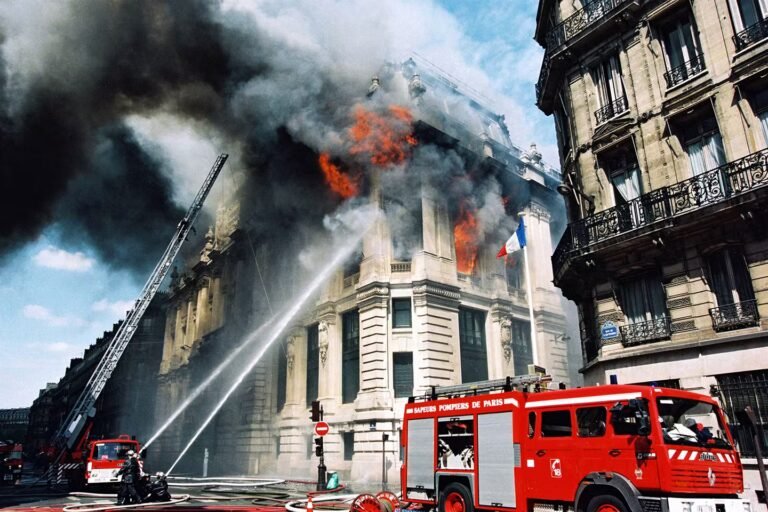 Il y a trente ans, le siège du Crédit lyonnais à Paris était ravagé par les flammes, une catastrophe toujours inexpliquée