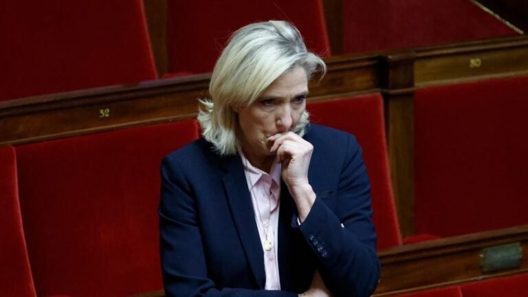 Le Rassemblement national veut séduire les patrons sans perdre le vote populaire, ça va être compliqué