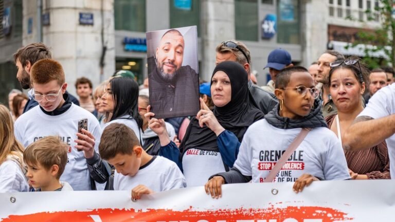 « Le sang a trop coulé dans nos rues » : une marche à Grenoble pour dénoncer les violences et le narcotrafic