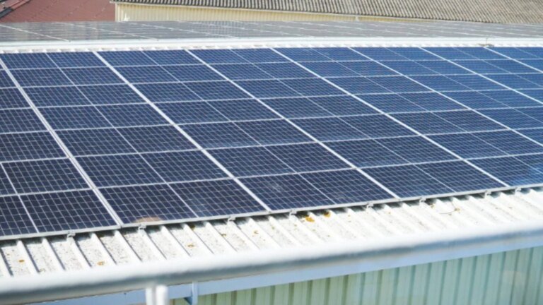 Les panneaux solaires vieillissent mal ? Cette étude prouve le contraire