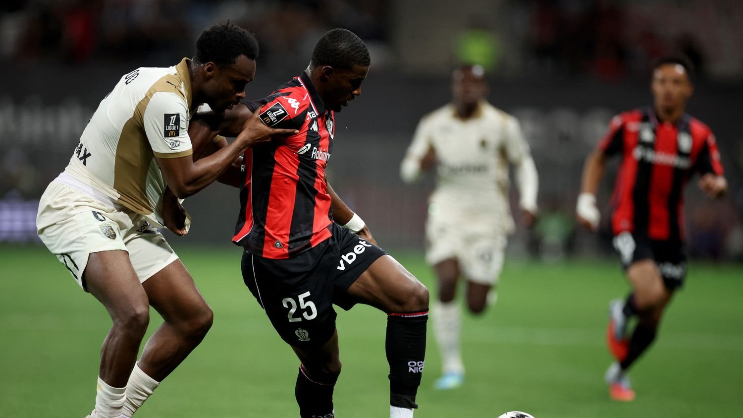 Ligue 1 : tenu en échec à Nice, Lens laisse Paris consolider sa place de leader