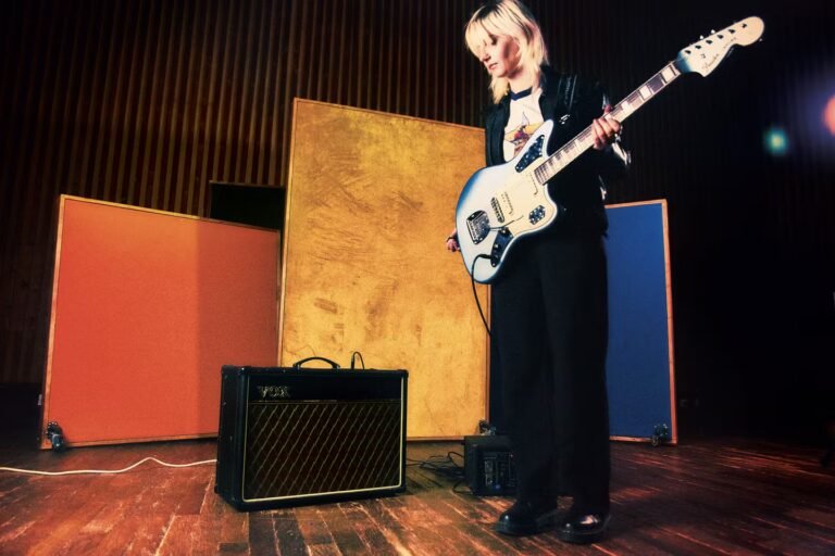Marion Brunetto, la femme derrière Requin Chagrin et son rock en nage libre