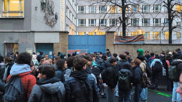 Paris : un professeur d’anglais du lycée Racine condamné à six mois de prison avec sursis pour violences sur mineurs