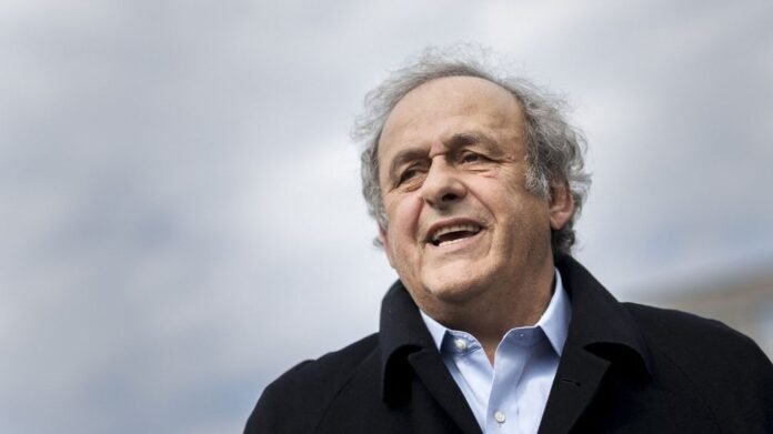 Pour Michel Platini, Kylian Mbappé "a raison de prendre position quand il n'est pas avec le brassard ou avec le maillot de l'équipe de France"