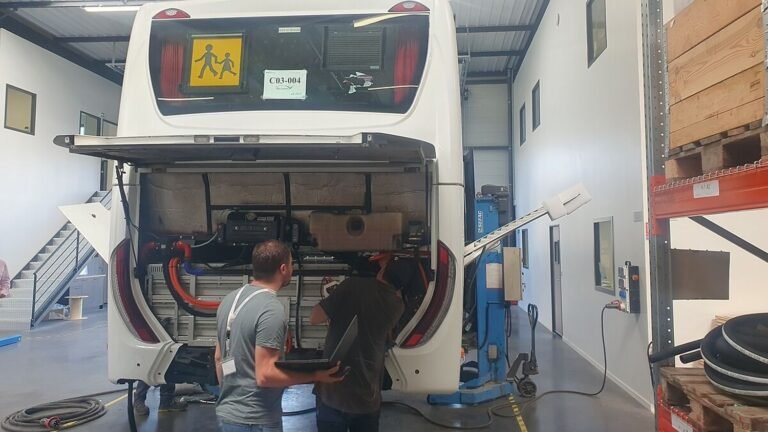 REPORTAGE. "La différence de coût énergétique est énorme" : à Villefranche-sur-Saône, une usine transforme des bus thermiques en électriques