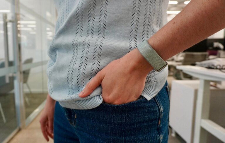 Test : J'ai porté le Fitbit Air de Google pendant une semaine, et il donne du fil à retordre au Whoop