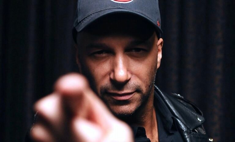 Tom Morello : « Mes seules armes, une guitare et quelques micros »