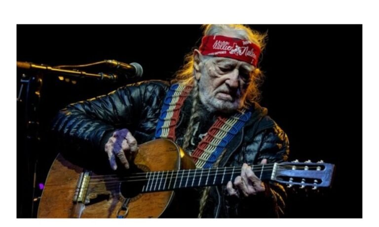 Willie Nelson a 93 ans, et toujours pas l’intention de poser la guitare