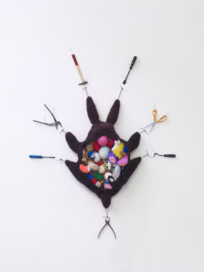 « L’Opération » (2011), d’Annette Messager.