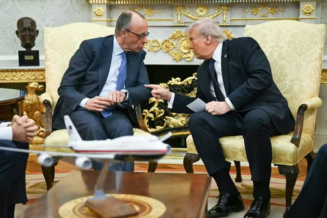 Le chancelier allemand, Friedrich Merz, et Donald Trump lors d’un entretien dans le bureau Ovale de la Maison Blanche, à Washington, le 3 mars 2026.