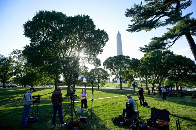 Une zone bouclée par la police autour du Washington Monument, après des tirs, le 4 mai 2026.