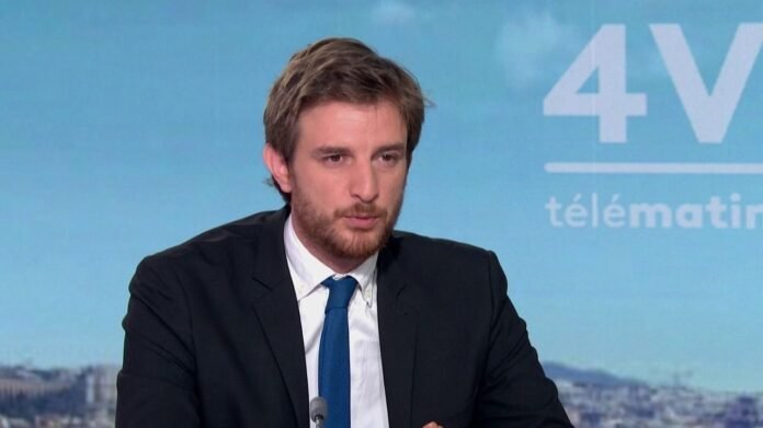 "Il faut repenser une politique souverainiste", estime Andréa Kotarac, porte-parole du Rassemblement national