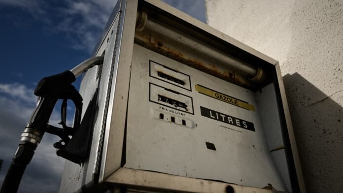 "J'ai 50% de ventes en moins": exaspérées par les prix de Totalenergies, les petites stations-services qui n'ont souvent que deux "pistolets" vont droit vers la faillite