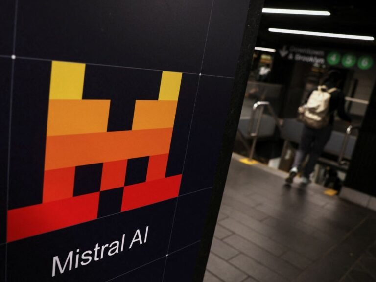 "Nos adversaires utilisent l’IA" : Mistral justifie son usage militaire