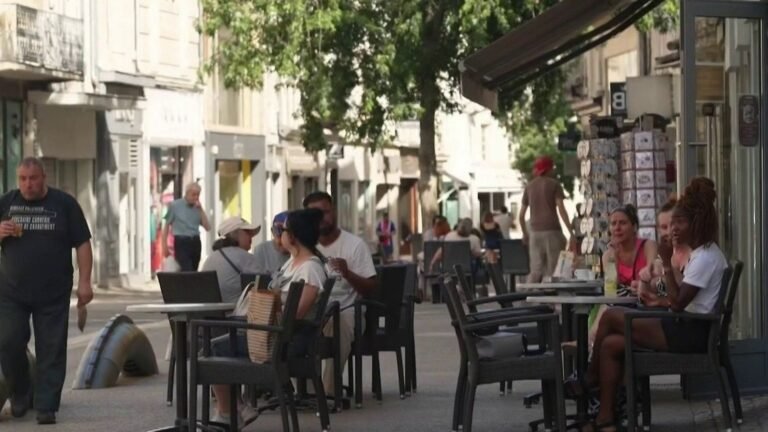 "On n'a pas de bénéfices sur une journée où il n'y a personne" : les terrasses de Niort, dans les Deux-Sèvres, désertées l'après-midi