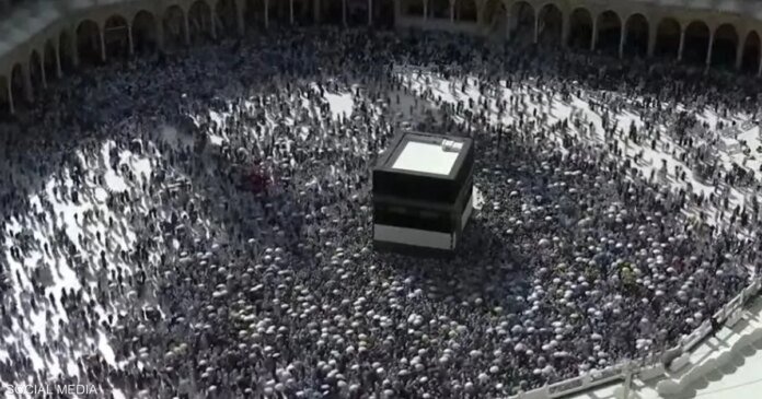 مع اكتمال مناسك الحج.. ضيوف الرحمن يؤدون طواف الوداع