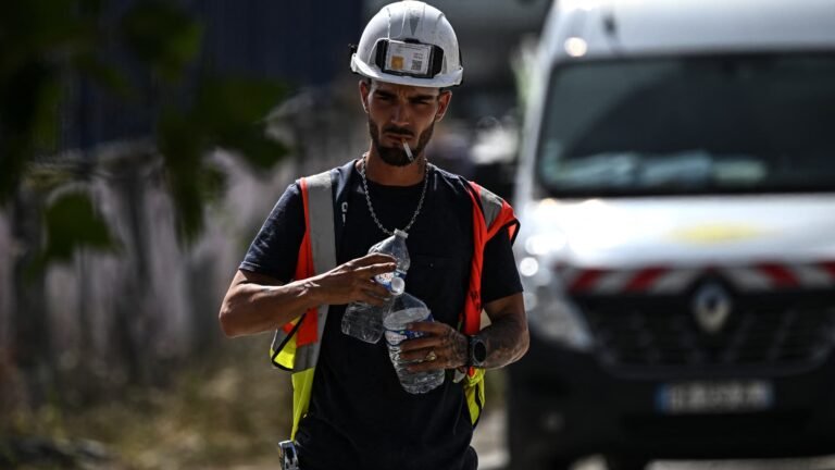 28°C sur un chantier, 30°C au bureau? Pourquoi est-il si difficile d'établir une température au-delà de laquelle il faut s'arrêter de travailler?
