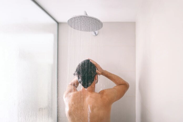 5 endroits de votre douche que vous oubliez de nettoyer (et qui sont de véritables nids à bactéries !)