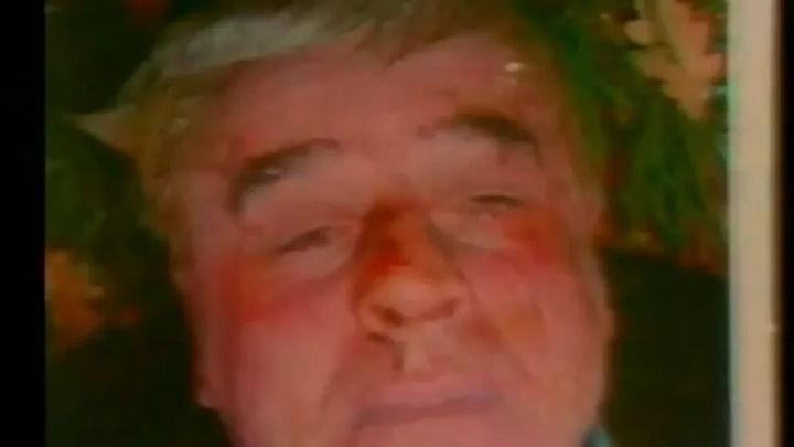 La famille découvre en 1981 le visage tuméfiée de Robert Boulin sur des photographies prises par la police scientifique. (INA)