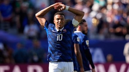 Kylian Mbappé célèbre son doublé face au Sénégal dans le premier match de la Coupe du monde, le 16 juin 2026. (Frank Franklin II/SIPA)