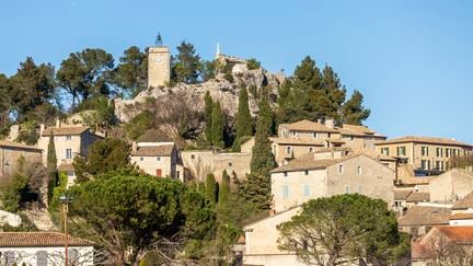 La commune d'Eygalières, dans les Bouches-du-Rhône, est l'une des plus convoitées pour de la location saisonnière. (MICHEL CAVALIER / HEMIS / AFP)