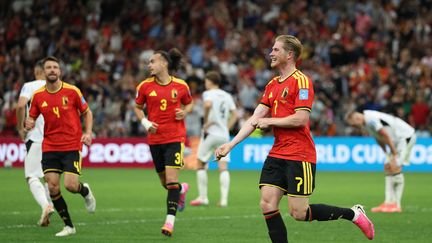 Kevin de Bruyne et les Belges à la fête face à la Nouvelle-Zélande, à Vancouver, au Canada, le 26 juin 2026. (EMILEE CHINN / GETTY IMAGES NORTH AMERICA / AFP)