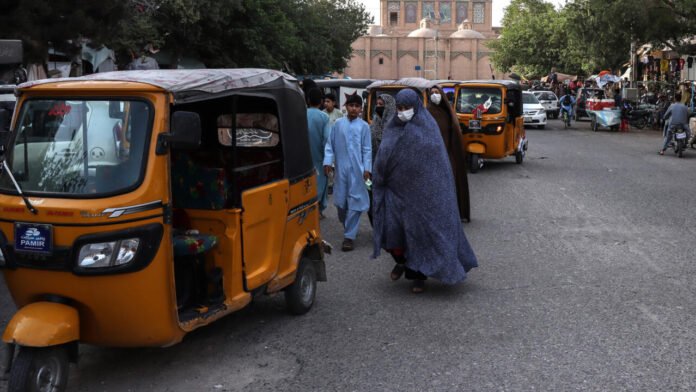 Afghanistan : la police afghane disperse violemment une manifestation de soutien aux femmes