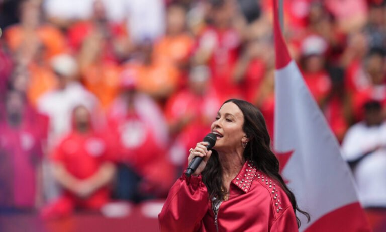Alanis Morissette et Michael Bublé ouvrent le Mondial au Canada