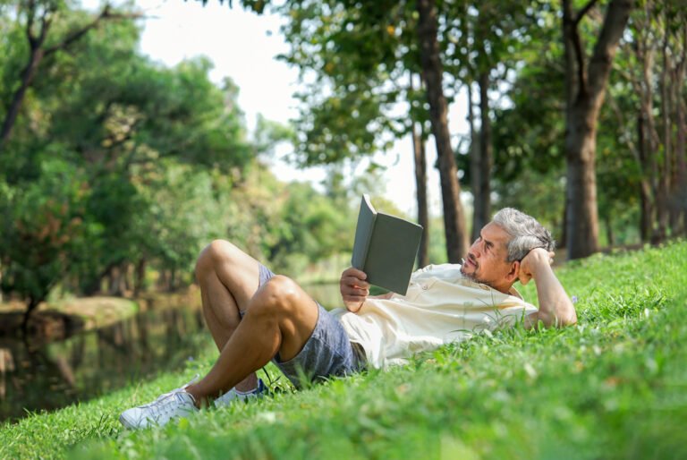 Alzheimer : la lecture régulière permet-elle vraiment de retarder l’apparition des premiers symptômes de 6 à 7 ans ?