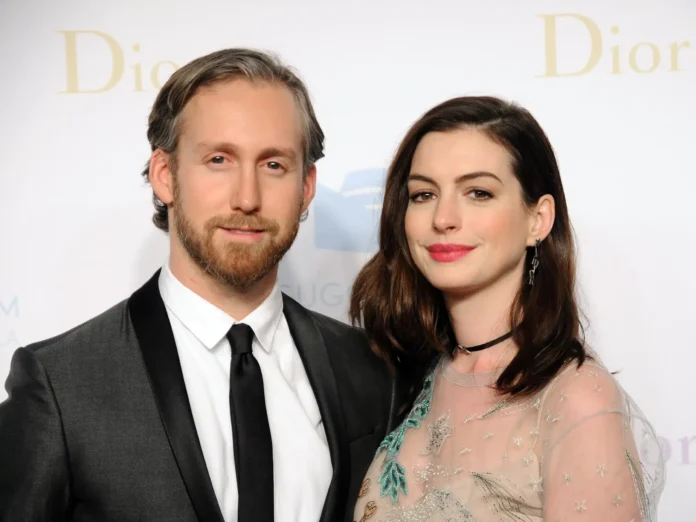 Anne Hathaway annonce être enceinte de son troisième enfant à 43 ans : l’actrice dévoile elle-même son joli ventre rond