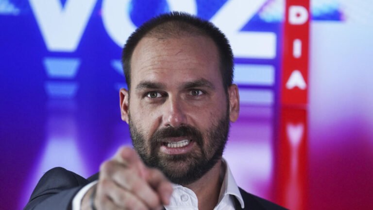 Brésil : Eduardo, un des fils Bolsonaro, écope de quatre ans de prison pour lobbying pour son père