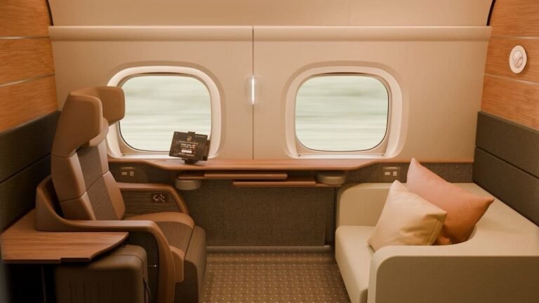 Cabine privative, tablette tactile, fauteuil ultra-large… Au Japon, le train à grande vitesse se dote d'une classe "suprême" digne des premières classes aériennes (330 euros le voyage)